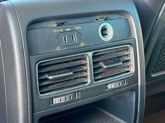 Used 2011 Volkswagen Touareg VR6 AWD/4WD image 17