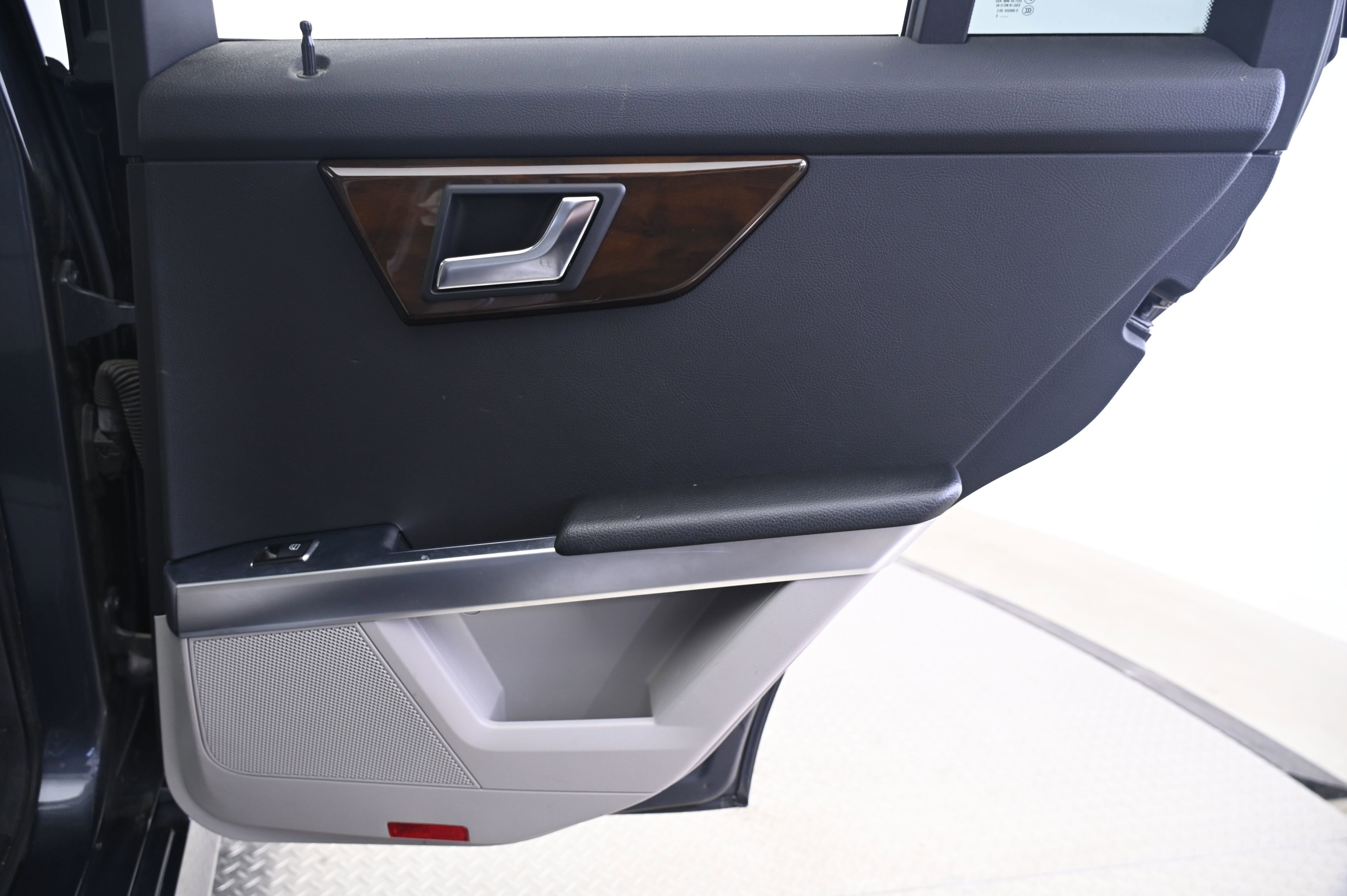 Used 2015 Mercedes-Benz GLK 350 4MATIC image 16