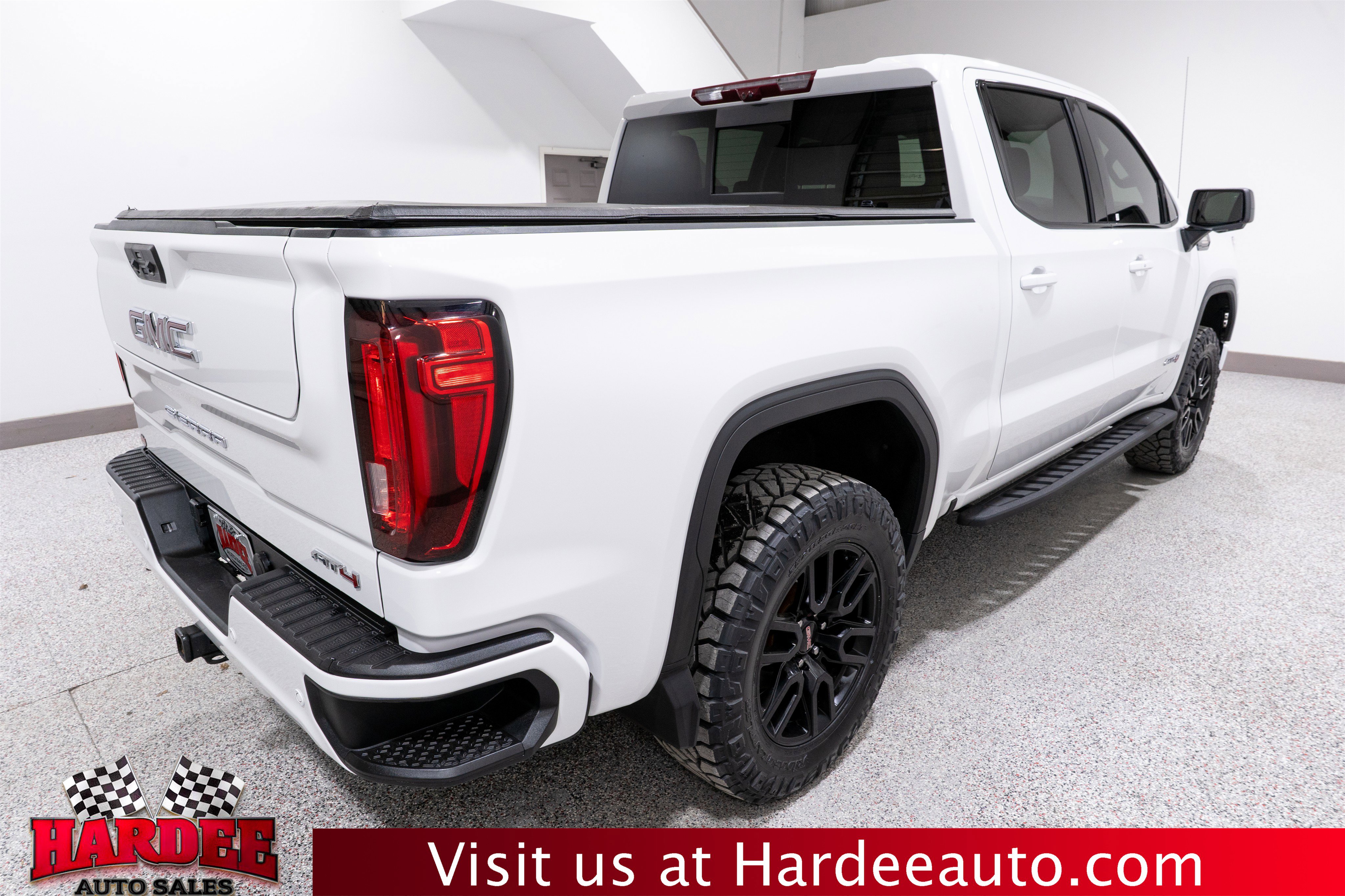 Used 2024 GMC Sierra 1500 AT4 w/ Technology Package image 5