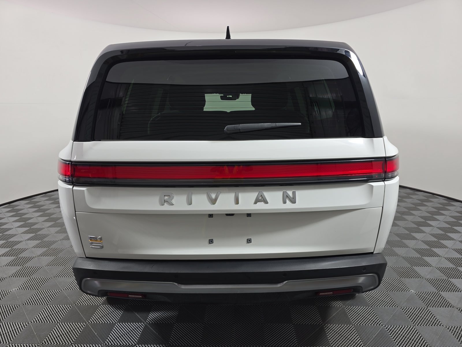 Used 2024 Rivian R1S Adventure Quad AWD/4WD image 4
