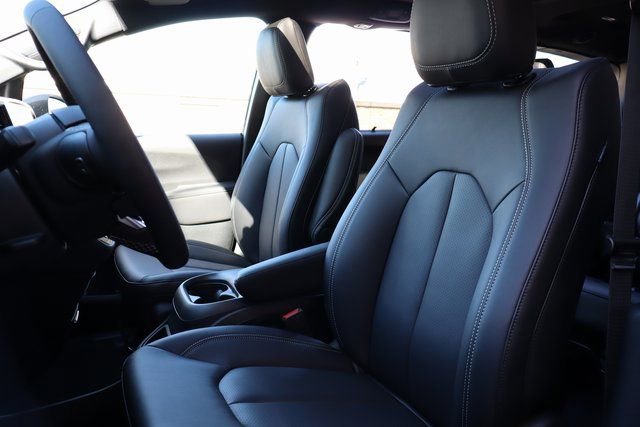 New 2026 Chrysler Pacifica Select image 11