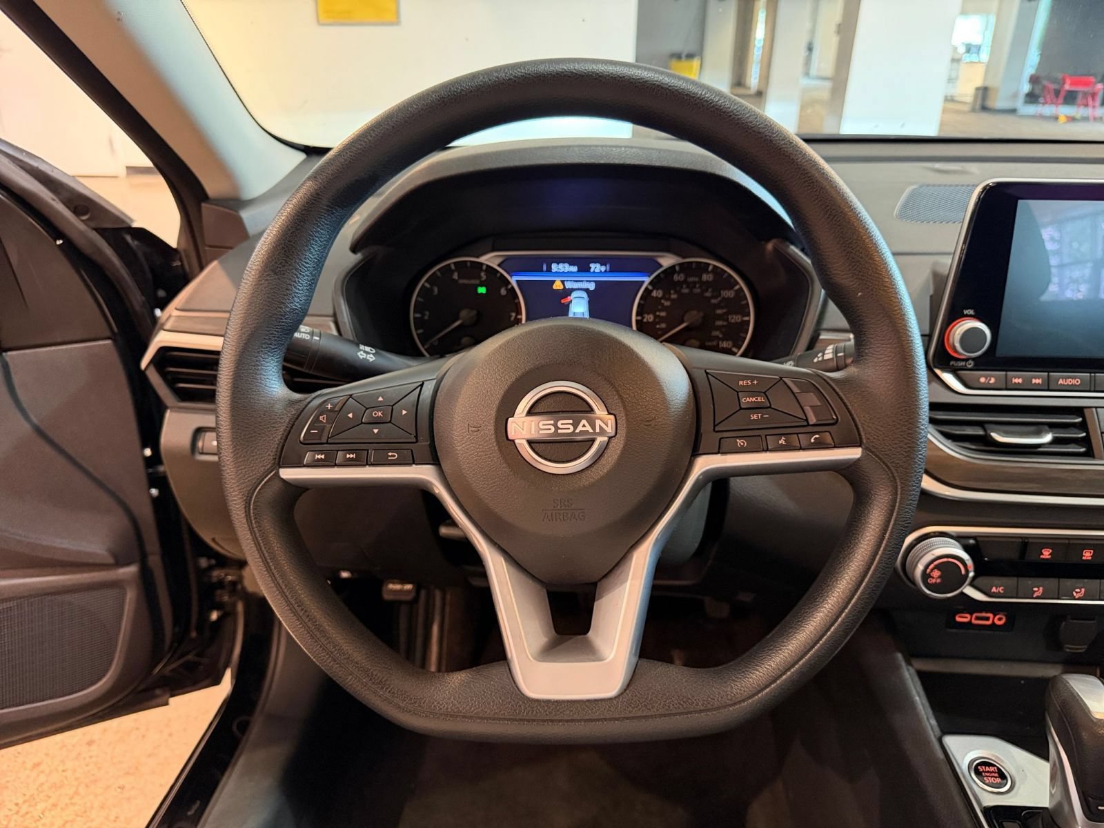 Used 2025 Nissan Altima 2.5 SV FWD image 27