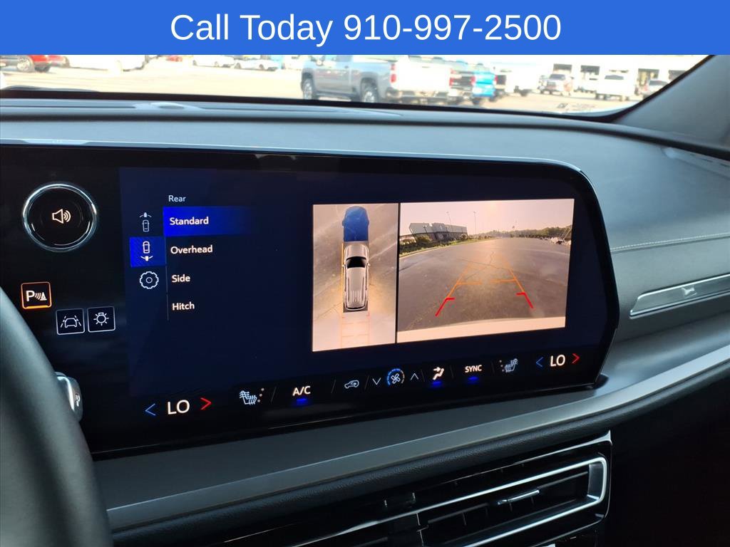 Used 2026 Chevrolet Traverse LT w/ Driver Confidence Package FWD image 15