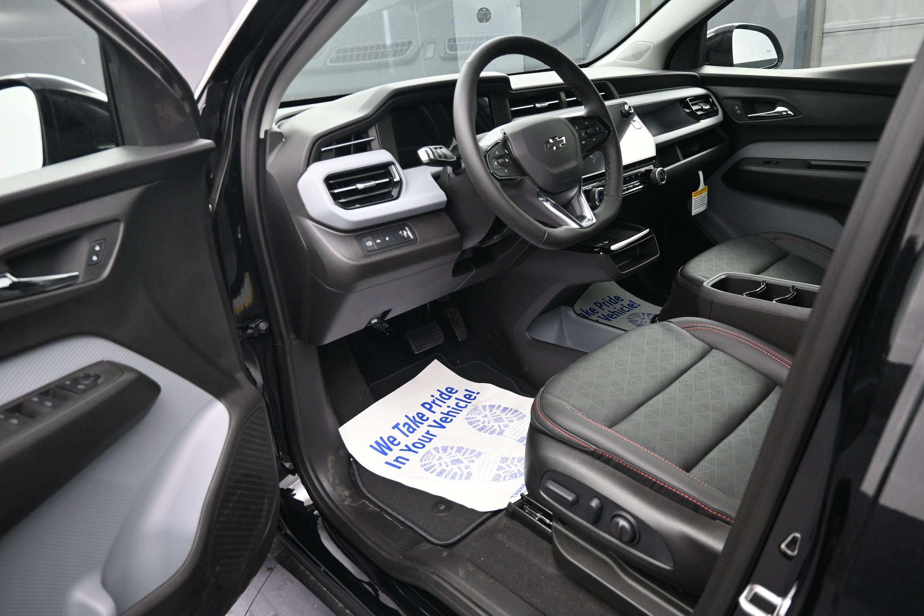 New 2027 Chevrolet Bolt RS w/ Technology Package FWD image 10