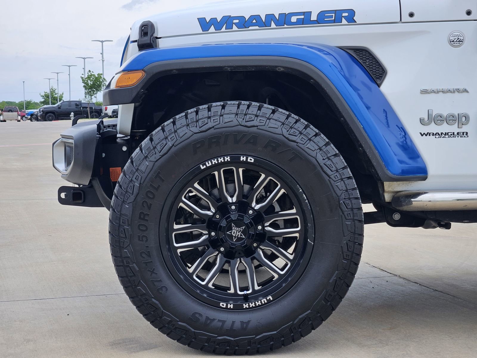 Used 2018 Jeep Wrangler Unlimited Sahara AWD/4WD image 12