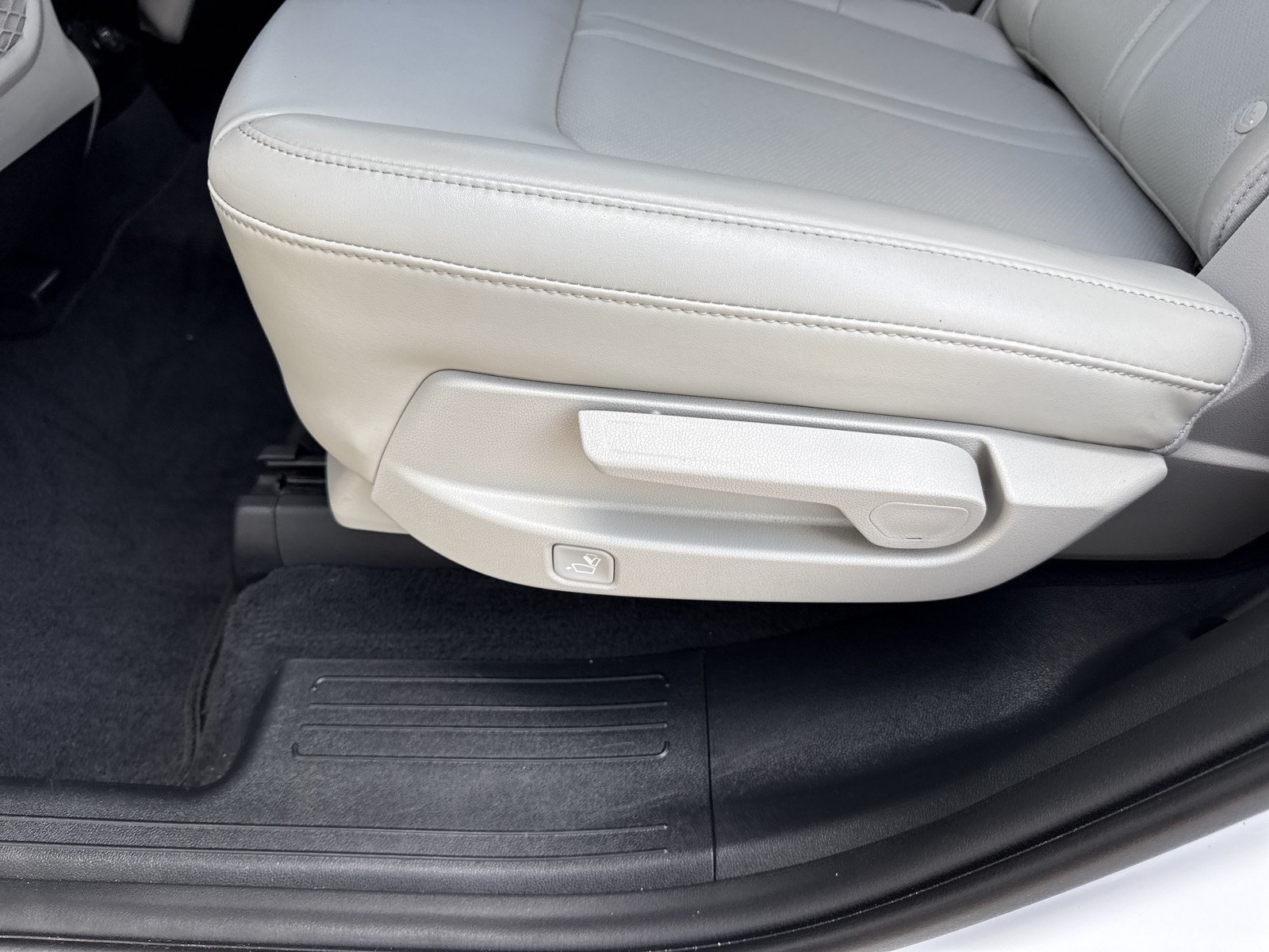 Used 2022 Kia Sorento SX FWD image 14