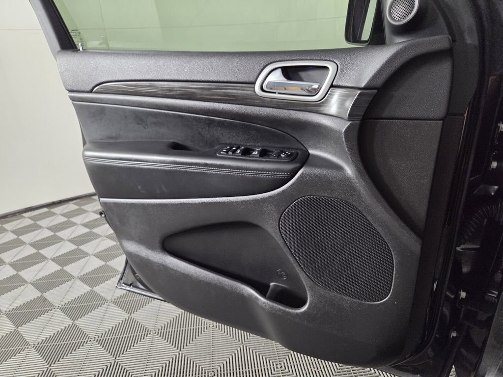 Certified 2019 Jeep Grand Cherokee Laredo w/ Laredo X Package image 14