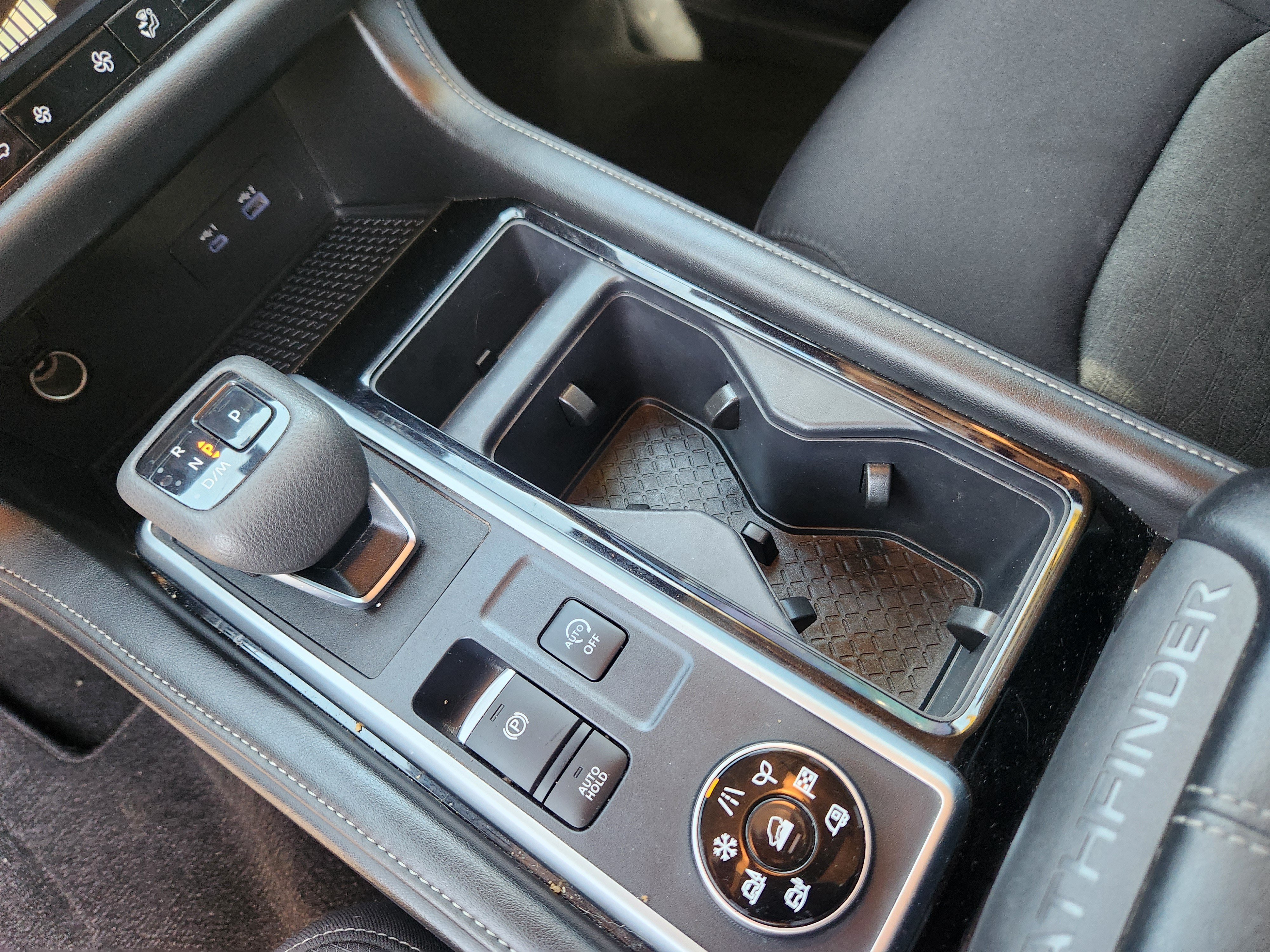 Used 2024 Nissan Pathfinder SV AWD/4WD image 14