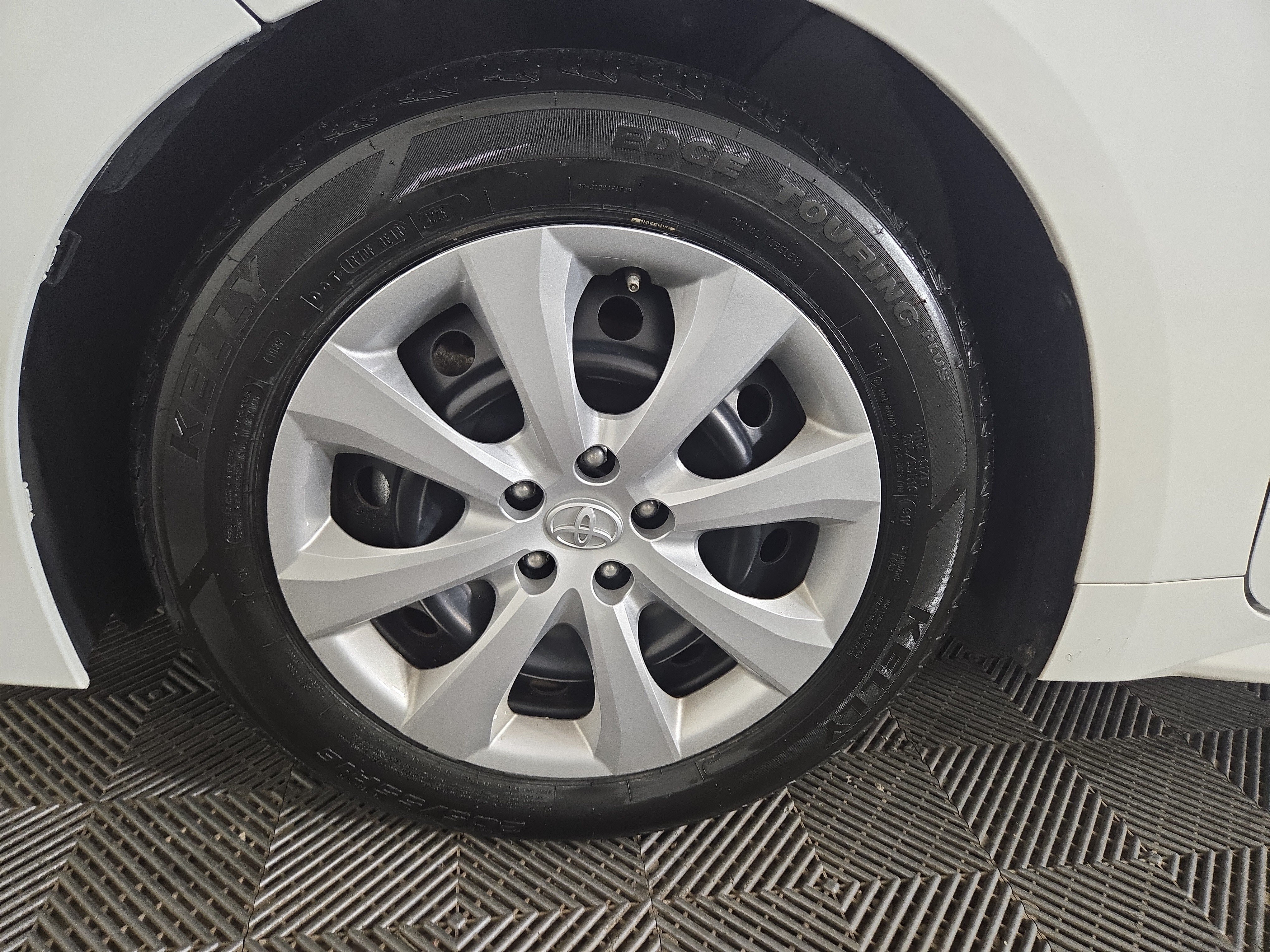 Used 2025 Toyota Corolla LE FWD image 31