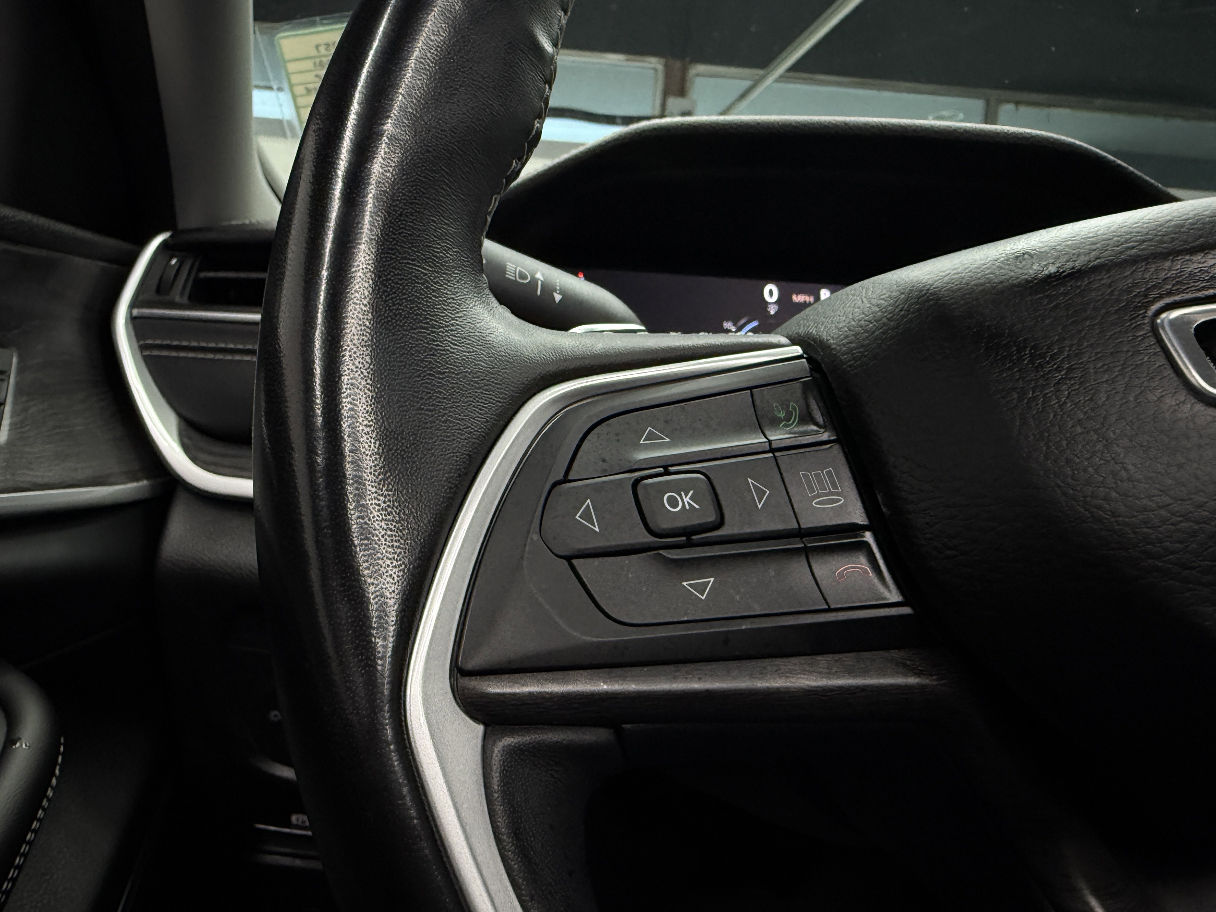 Used 2021 Jeep Grand Cherokee L Limited w/ Luxury Tech Group II image 17