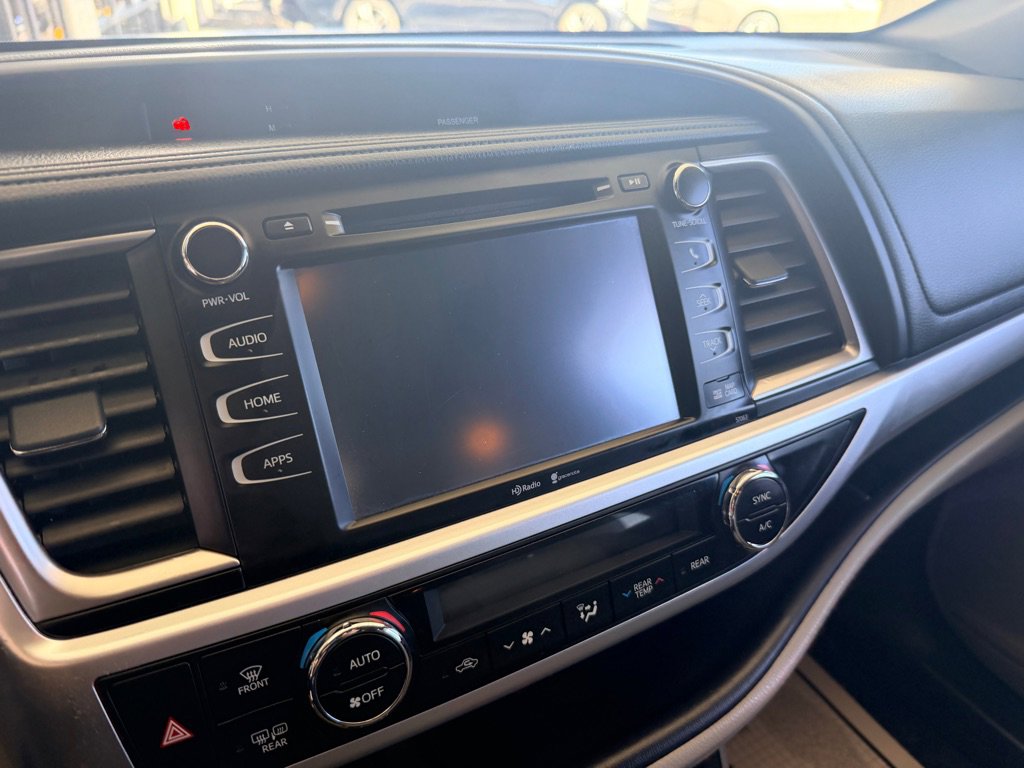 Used 2015 Toyota Highlander XLE image 14