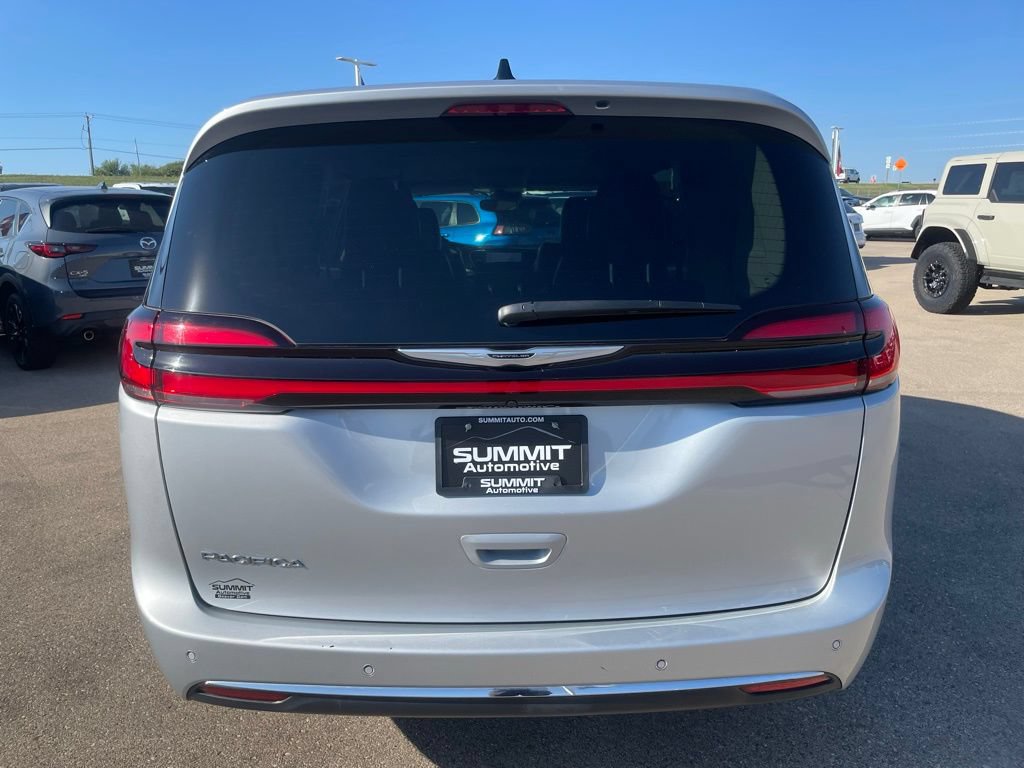 Used 2024 Chrysler Pacifica Touring-L FWD image 31