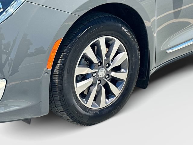 Used 2020 Chrysler Pacifica Limited w/ Advanced Safetytec Group FWD image 29