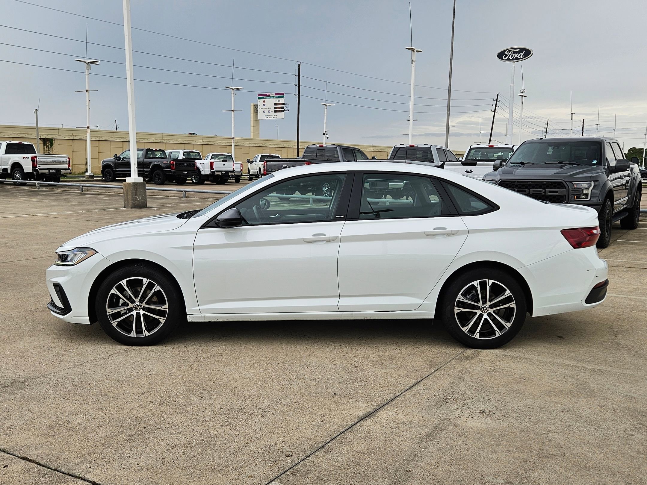 Used 2025 Volkswagen Jetta Sport image 6