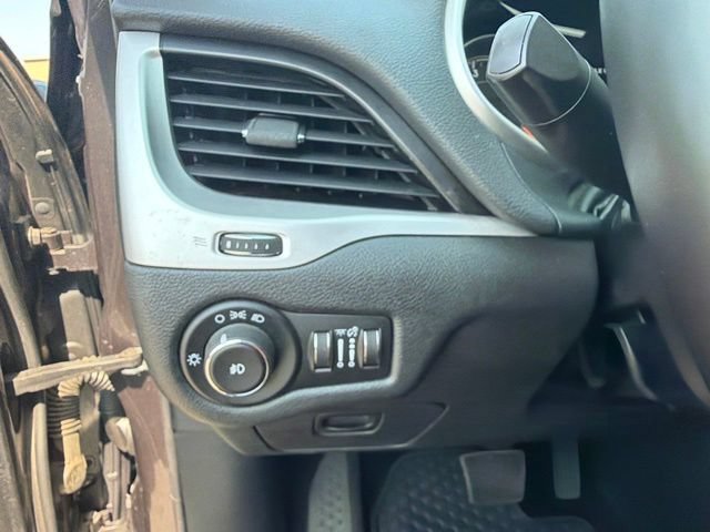 Used 2014 Jeep Cherokee Trailhawk w/ Leather Interior Group AWD/4WD image 22