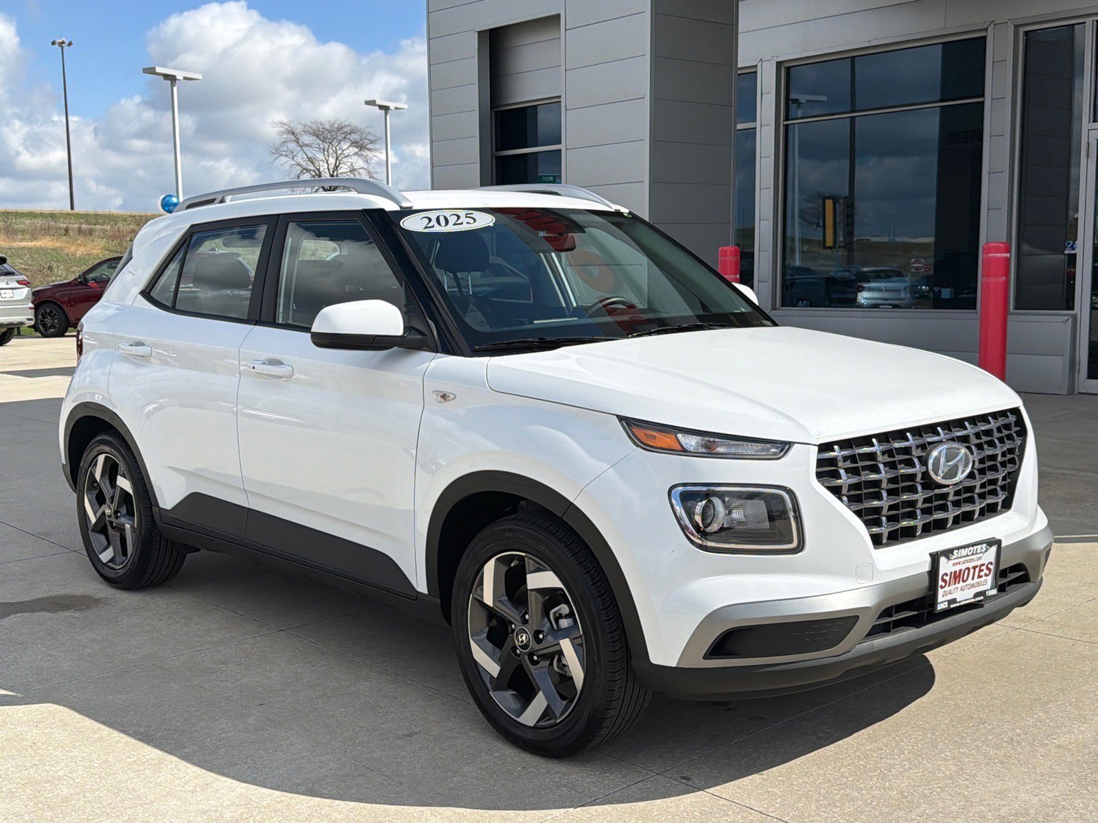 Used 2025 Hyundai Venue SEL image 3