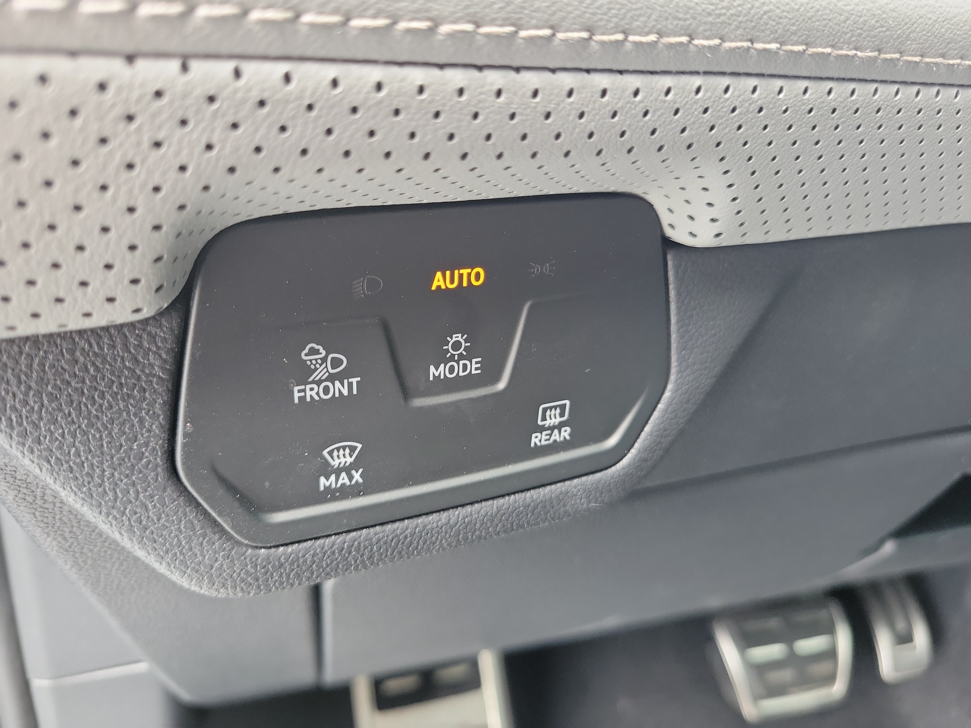 Used 2026 Volkswagen Atlas Peak Edition AWD/4WD image 28