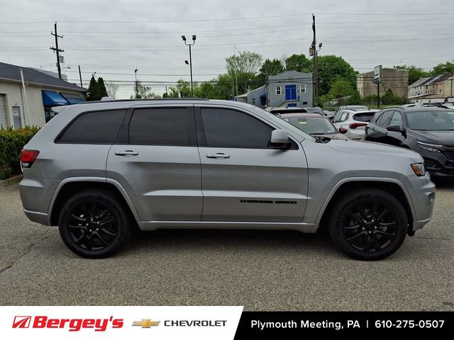 Used 2019 Jeep Grand Cherokee Altitude AWD/4WD image 9