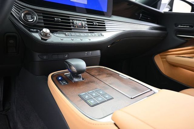 Used 2025 Lexus LS 500 w/ Accessory Package (Z1) RWD image 11