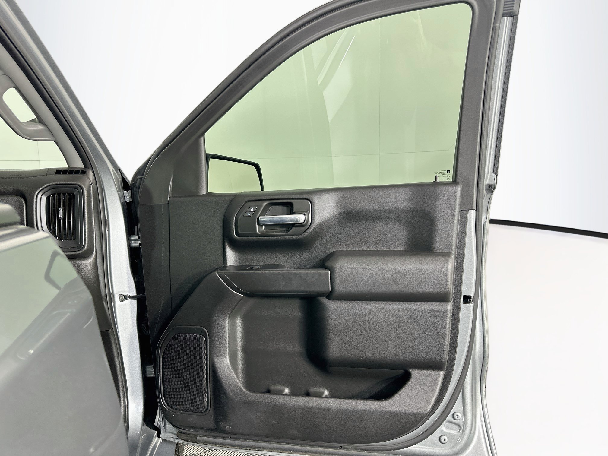 Used 2025 Chevrolet Silverado 1500 Custom w/ Turbomax Blackout Package AWD/4WD image 31