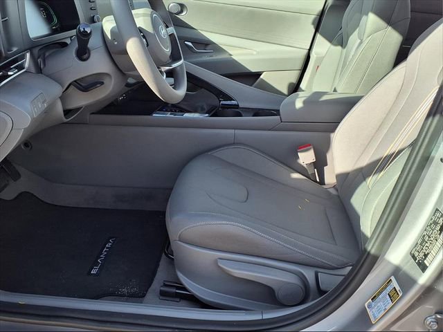 New 2025 Hyundai Elantra Blue image 17