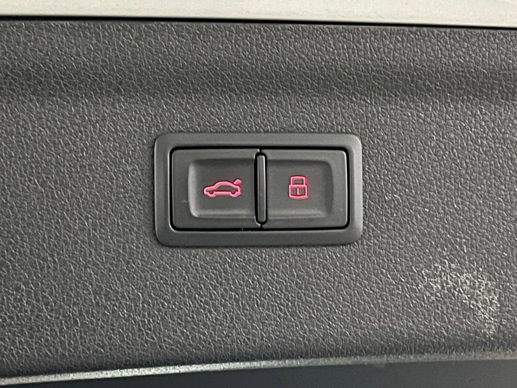 Used 2018 Audi Q3 2.0T Premium Plus w/ Premium Plus Package image 38