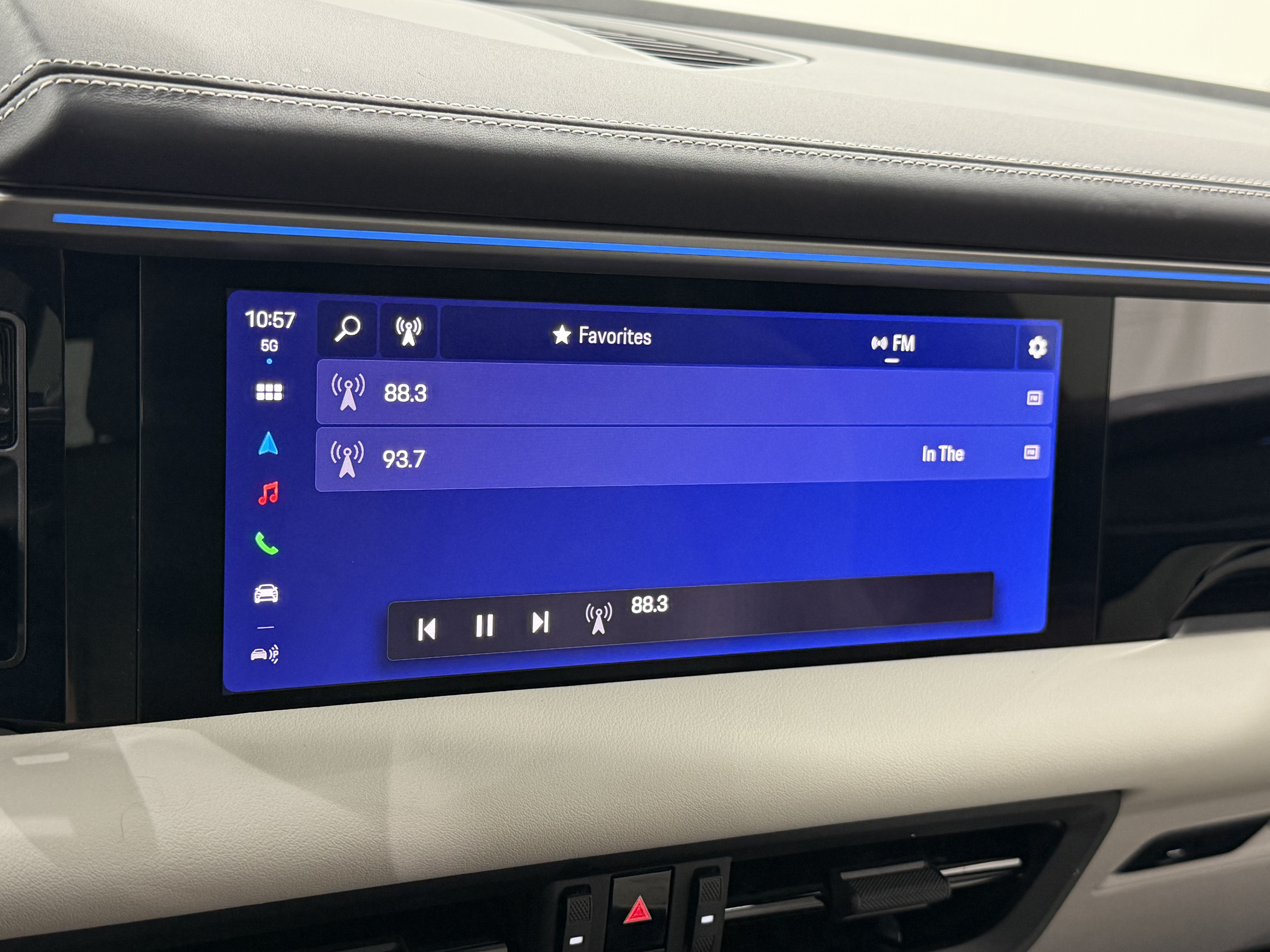 Certified 2025 Porsche Macan 4 Electric AWD/4WD image 43