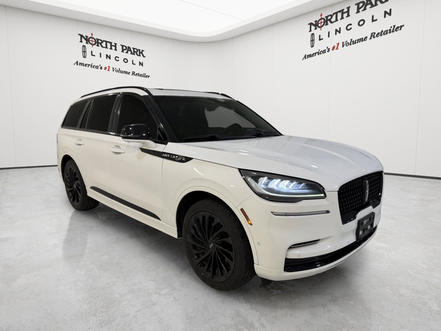 Used 2023 Lincoln Aviator Reserve w/ Equipment Group 201A AWD/4WD image 7