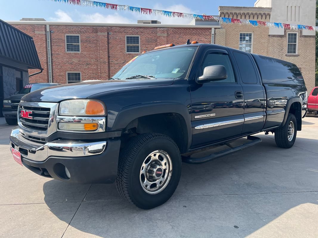 Used 2006 GMC Sierra 2500 SLE w/ Onstar Plus Package AWD/4WD image 3
