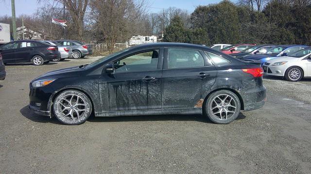 Used 2016 Ford Focus SE w/ SE Sport Package FWD image 1