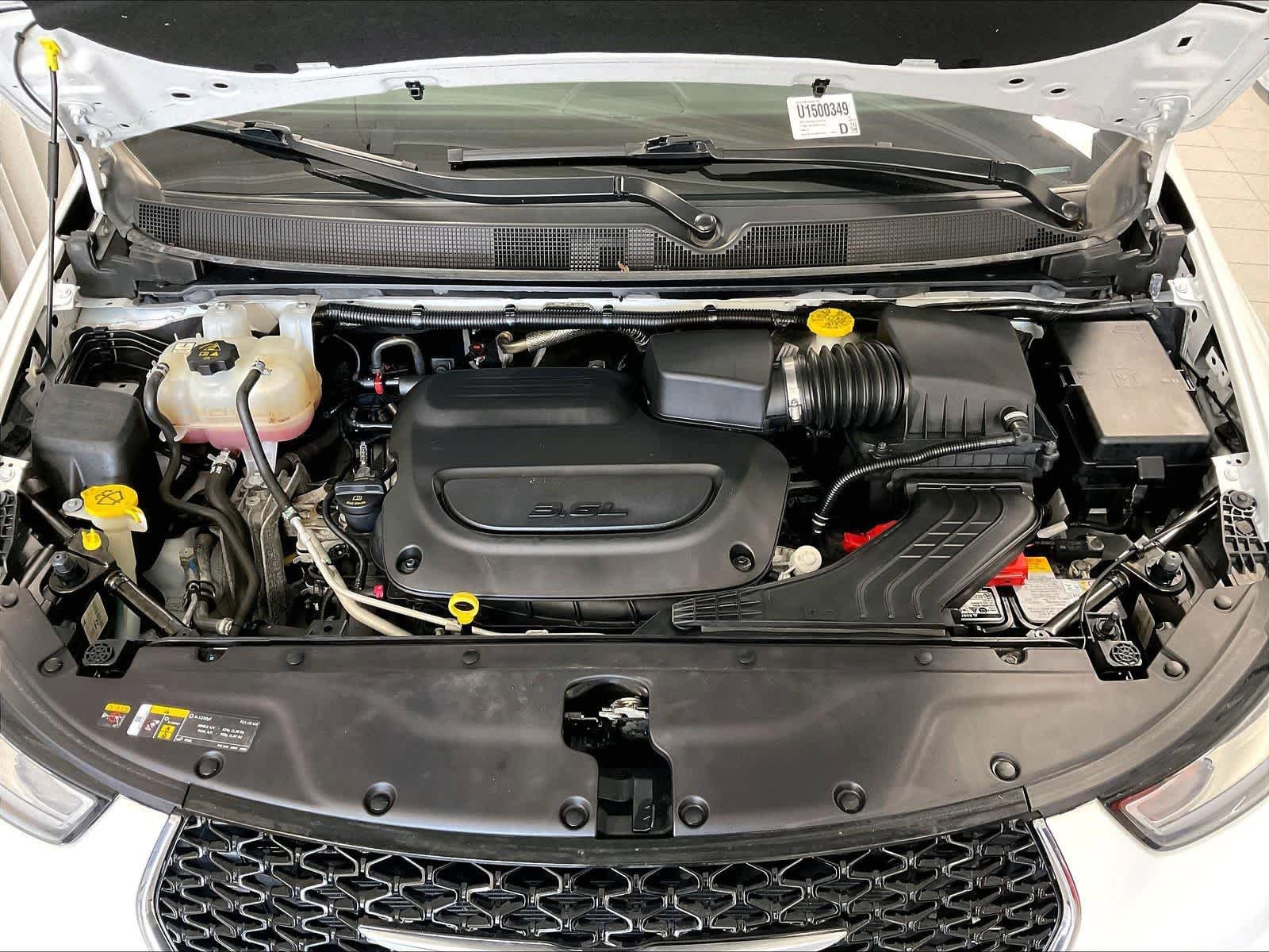 Used 2023 Chrysler Pacifica Touring-L FWD image 30