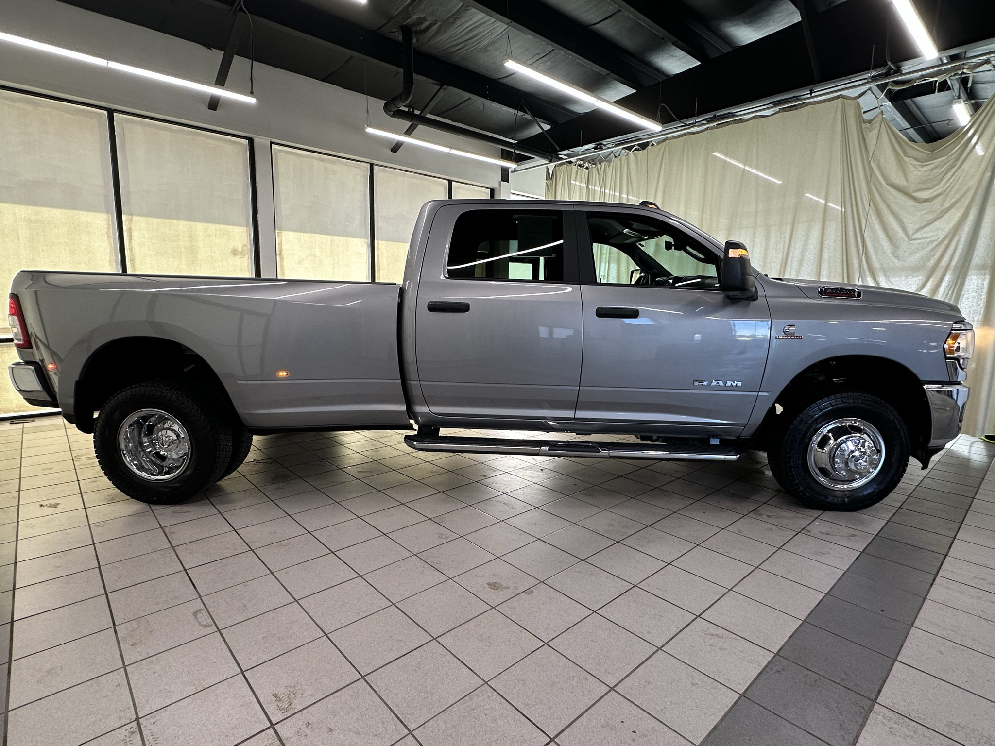 Used 2024 RAM 3500 Big Horn AWD/4WD image 2