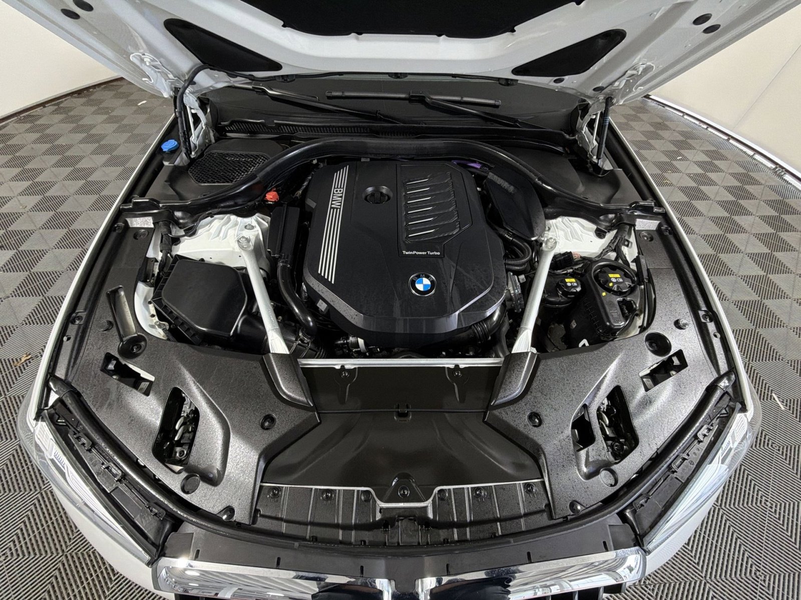 Used 2023 BMW 540i xDrive w/ Premium Package image 28