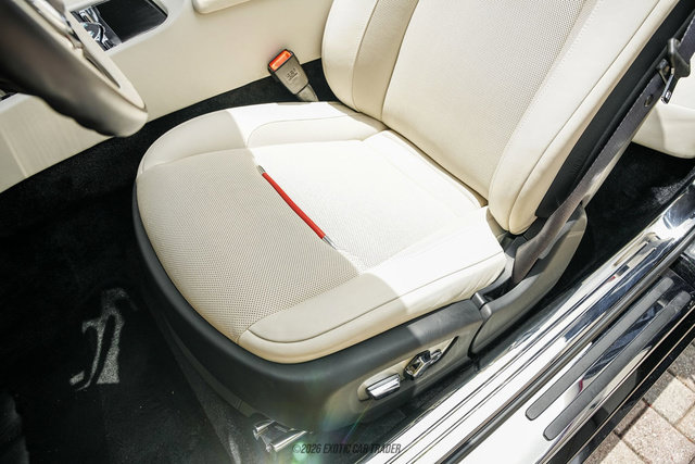 Used 2019 Rolls-Royce Dawn RWD image 30