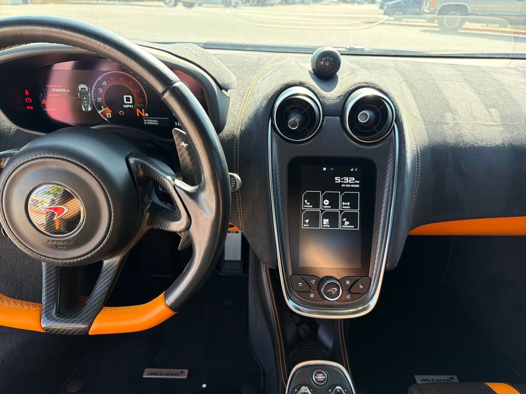 Used 2018 McLaren 570S Spider RWD image 24
