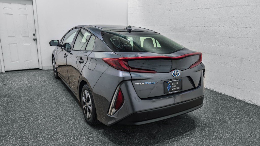 Used 2017 Toyota Prius Prime Premium image 6