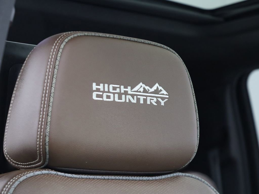 Used 2021 Chevrolet Suburban High Country image 34
