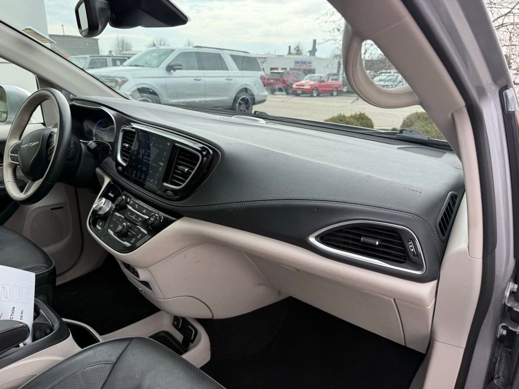 Used 2019 Chrysler Pacifica Limited w/ Advanced Safetytec Group FWD image 28