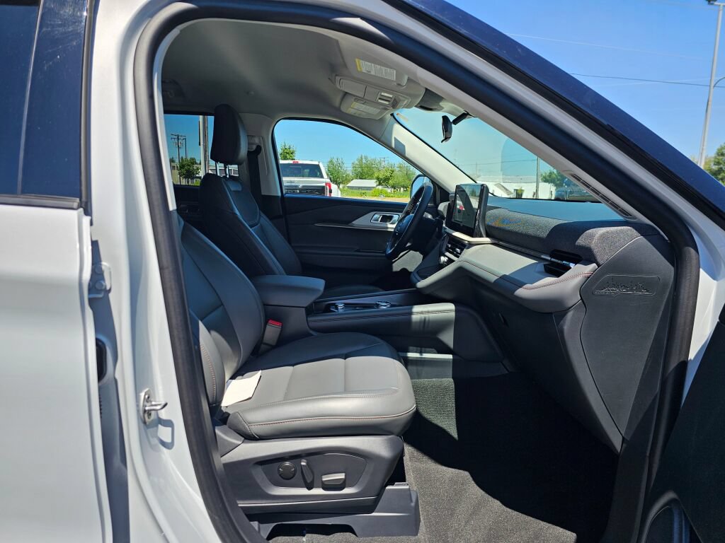 Certified 2025 Ford Explorer Active w/ Active Comfort Package AWD/4WD image 17