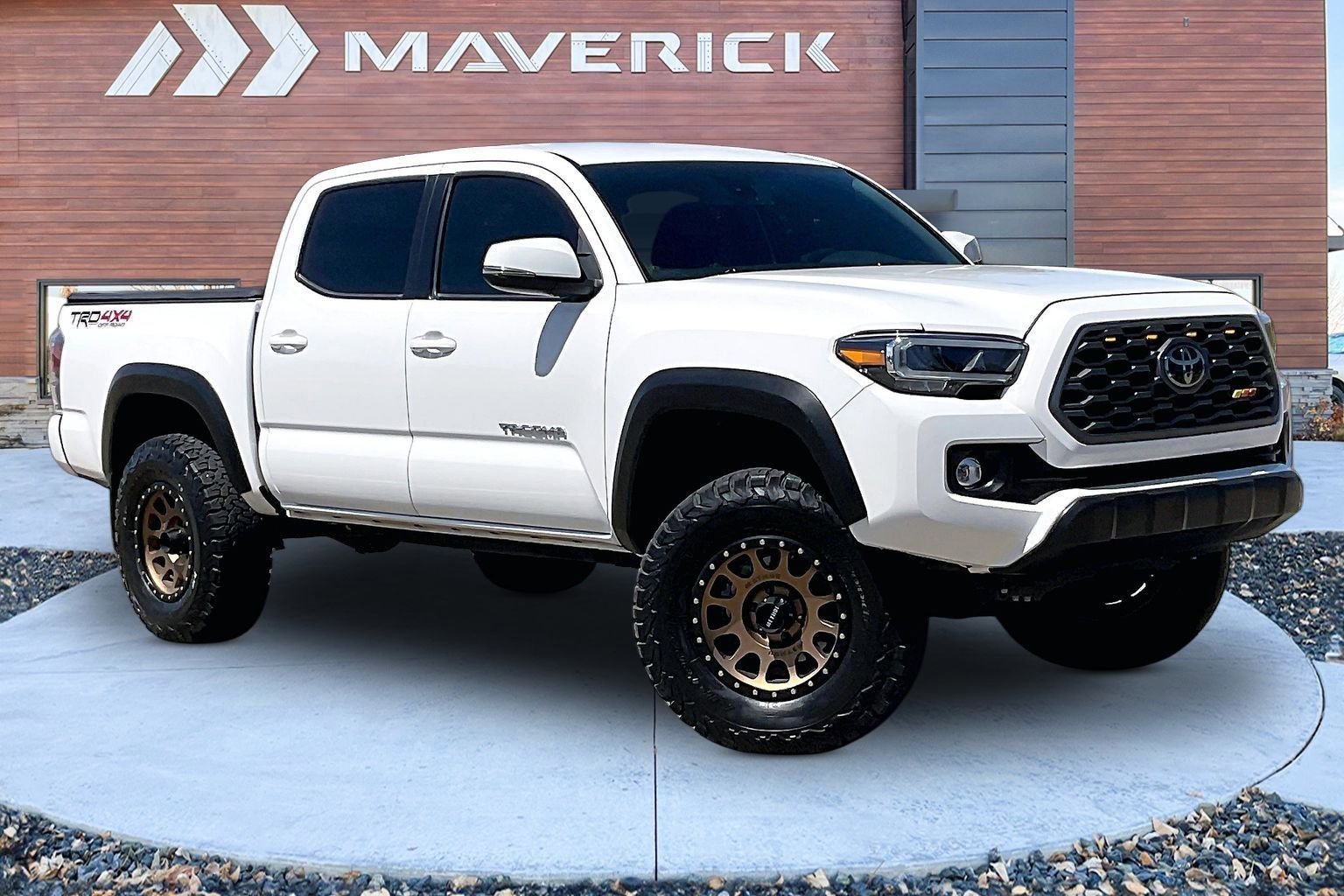 Used 2023 Toyota Tacoma TRD Off-Road w/ Technology Package AWD/4WD image 1