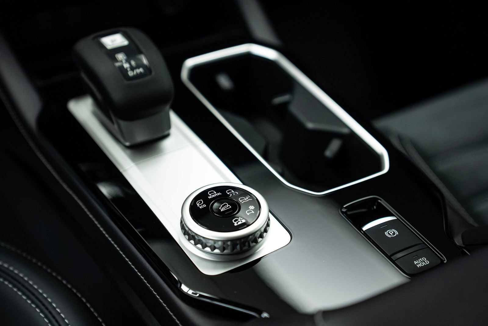 Used 2025 Mitsubishi Outlander SE image 12