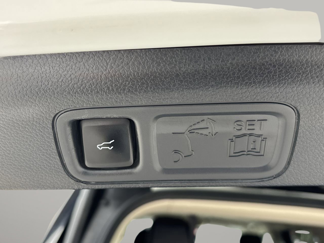 Certified 2024 Ford Expedition Max XLT image 9