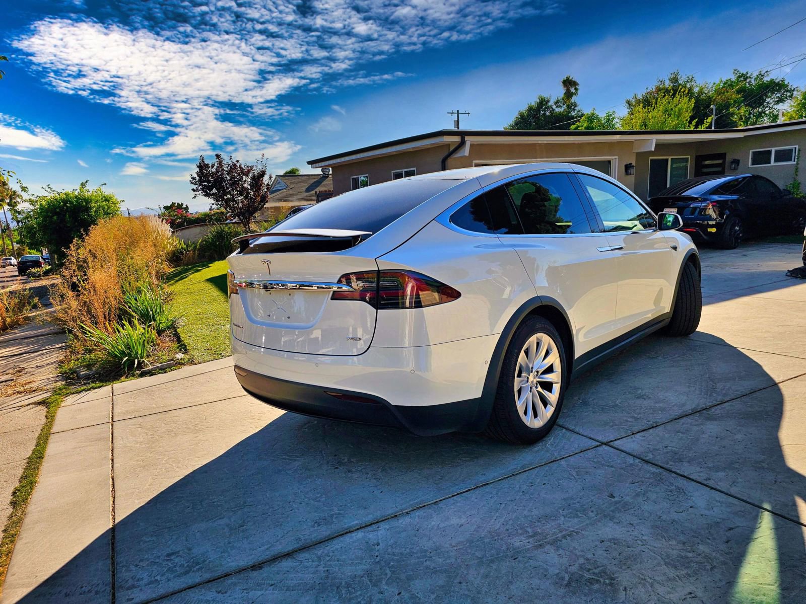 Used 2017 Tesla Model X 75D image 4