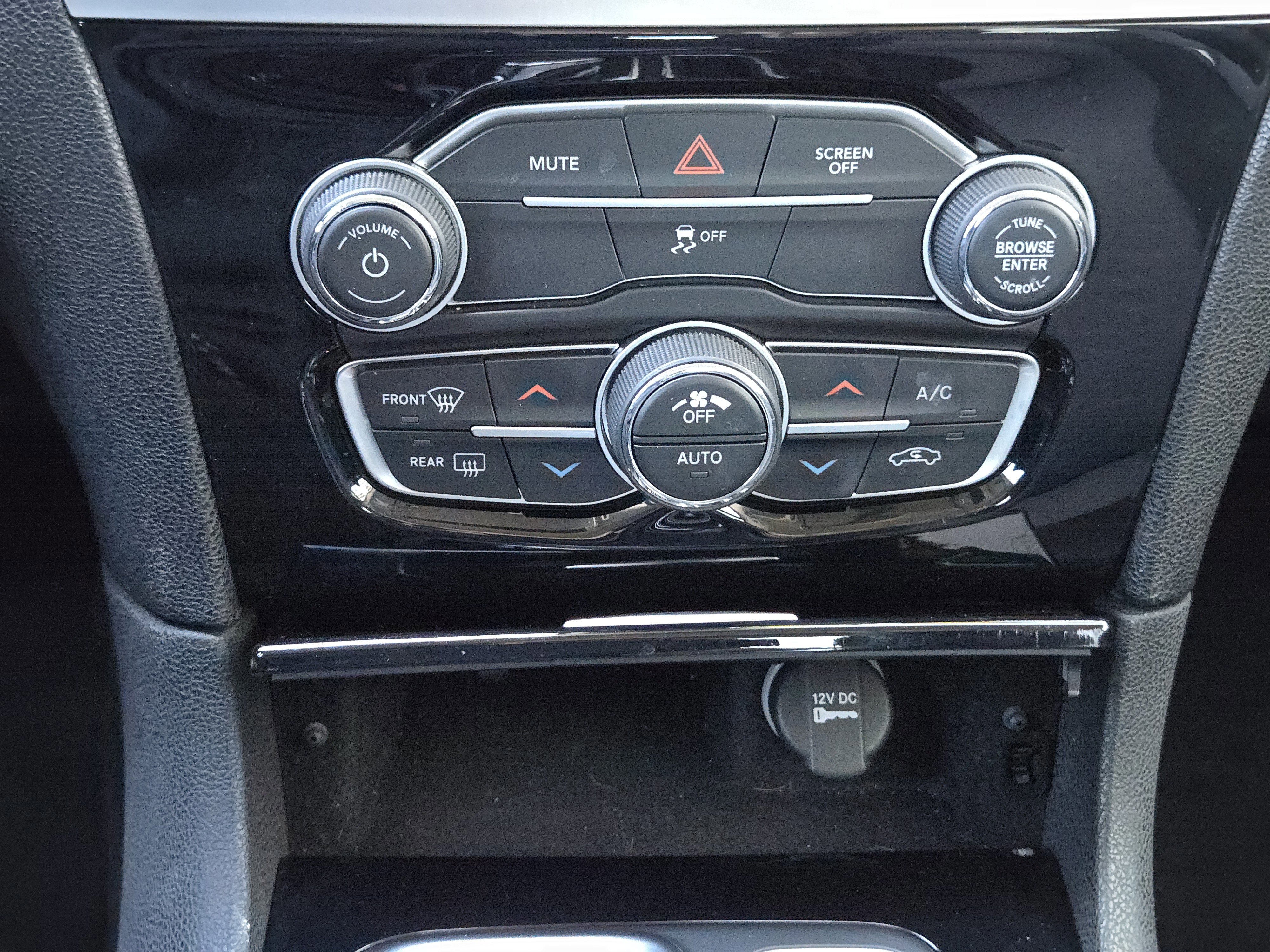 Used 2023 Chrysler 300 Touring w/ Sport Appearance Package image 19