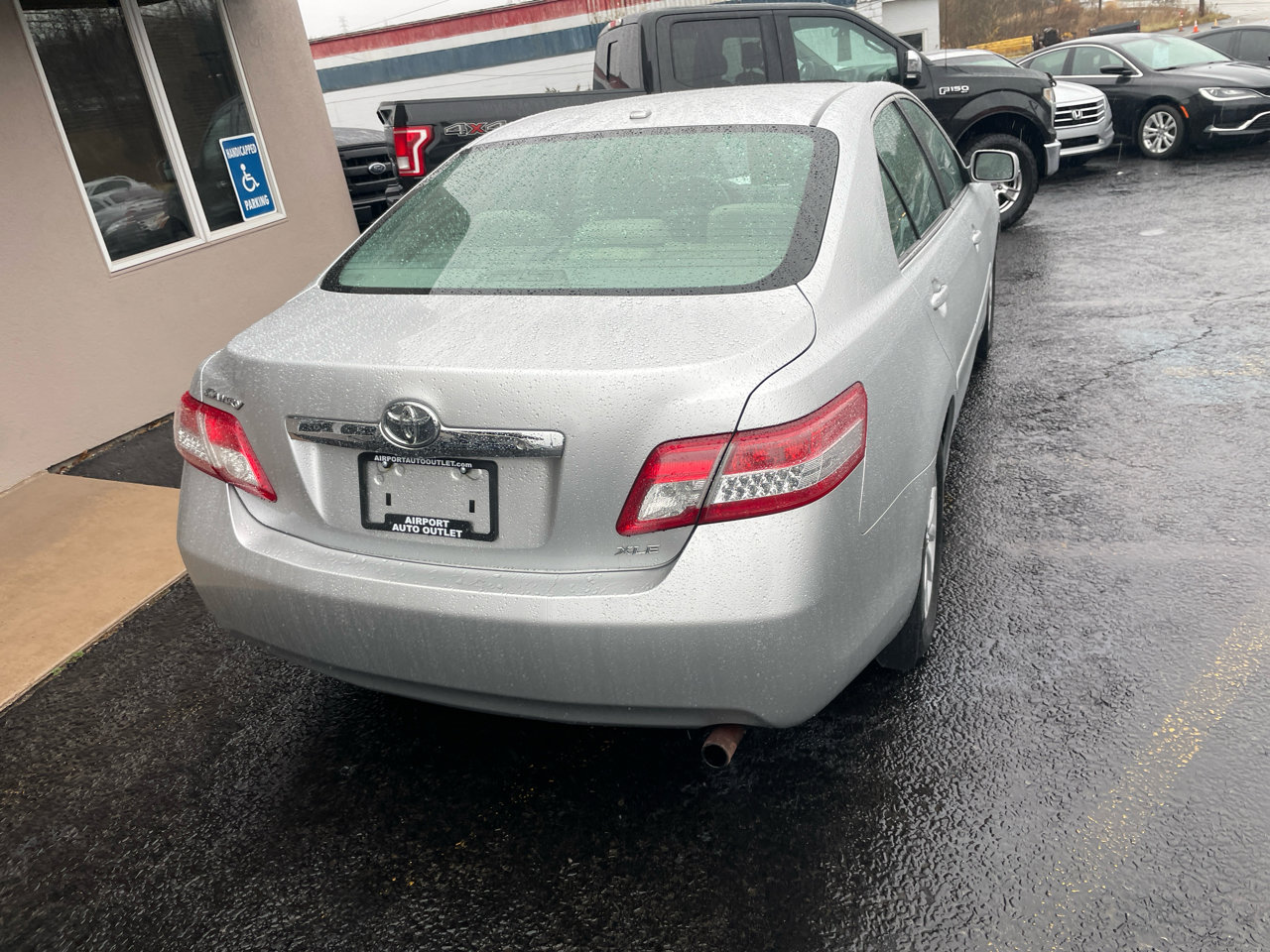 Used 2010 Toyota Camry XLE image 6