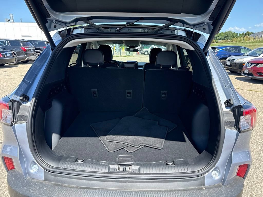 Used 2022 Ford Escape SEL w/ Equipment Group 302A AWD/4WD image 9