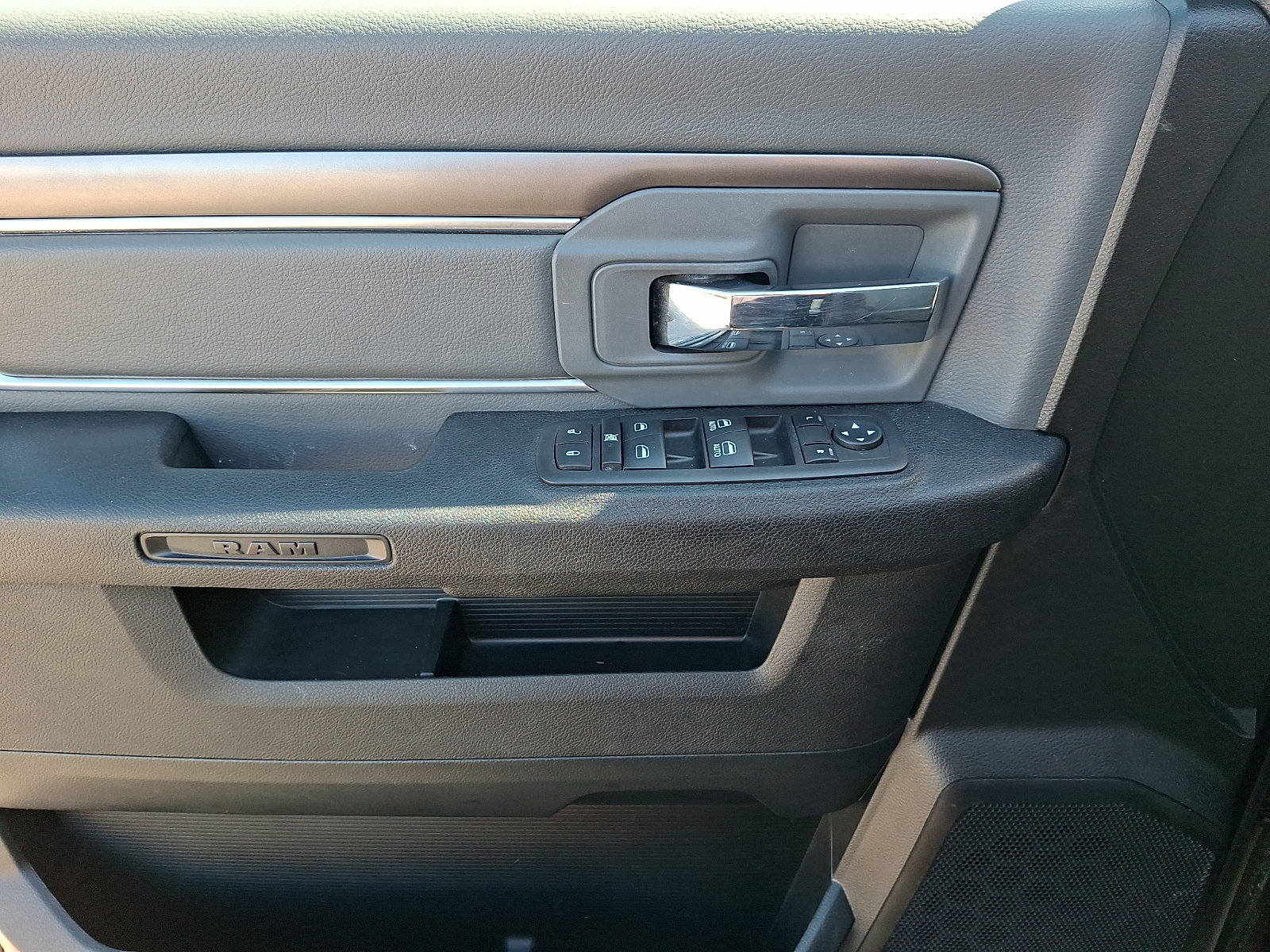 Used 2024 RAM 1500 Classic SLT AWD/4WD image 12