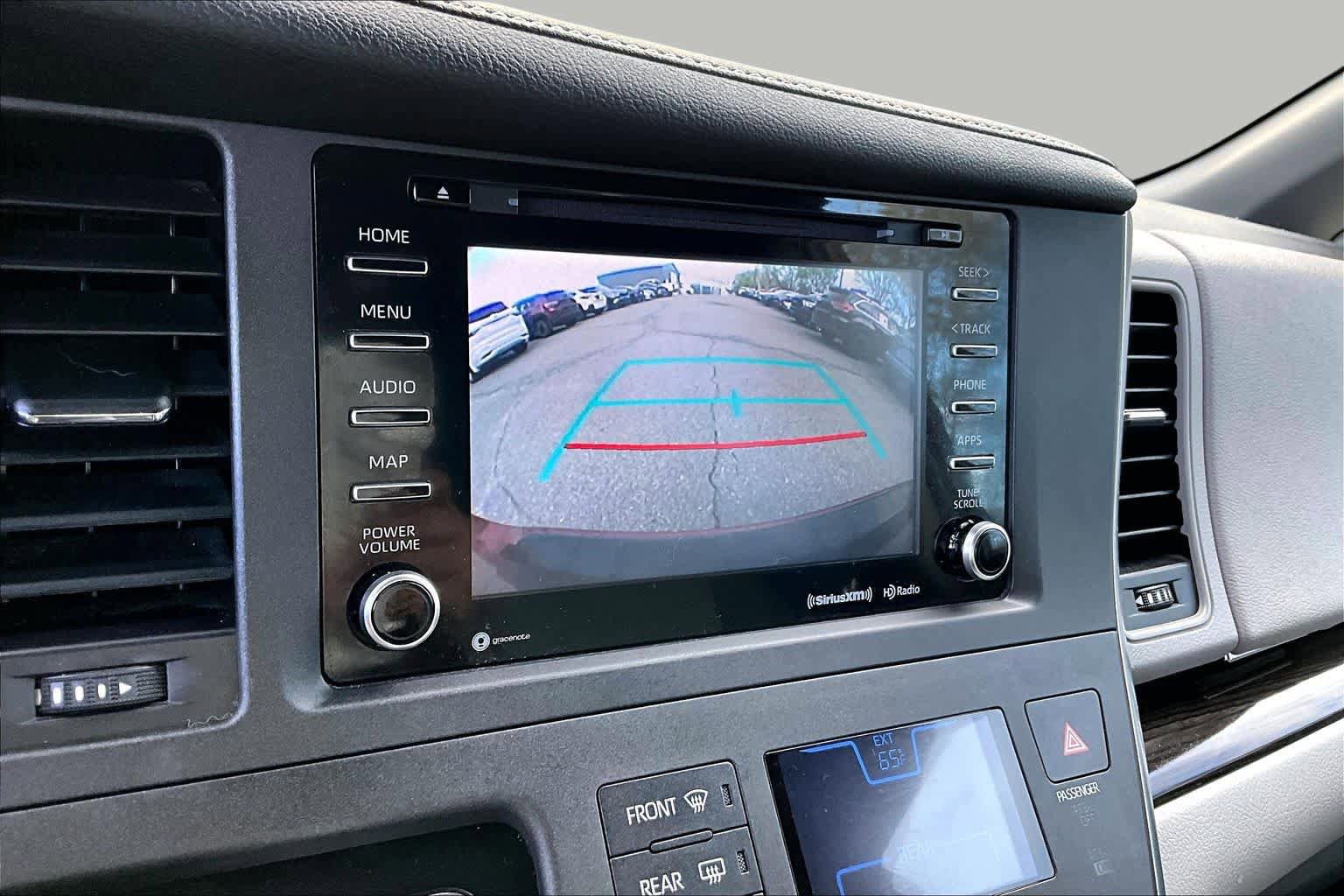 Used 2018 Toyota Sienna XLE w/ XLE Navigation Package AWD/4WD image 28