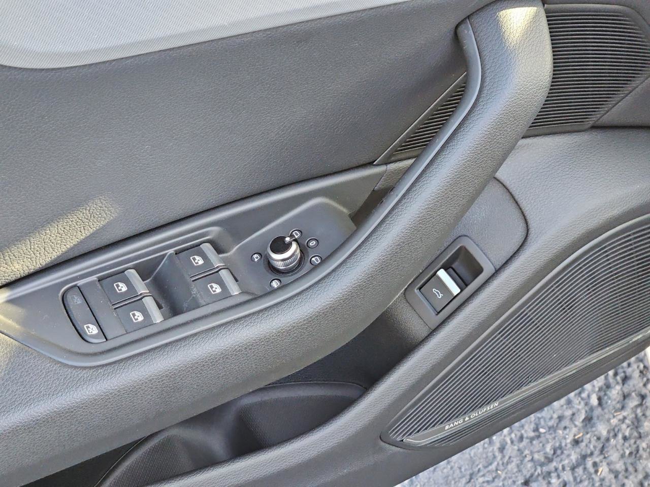 Used 2017 Audi A4 2.0T allroad Premium Plus w/ Technology Package image 23