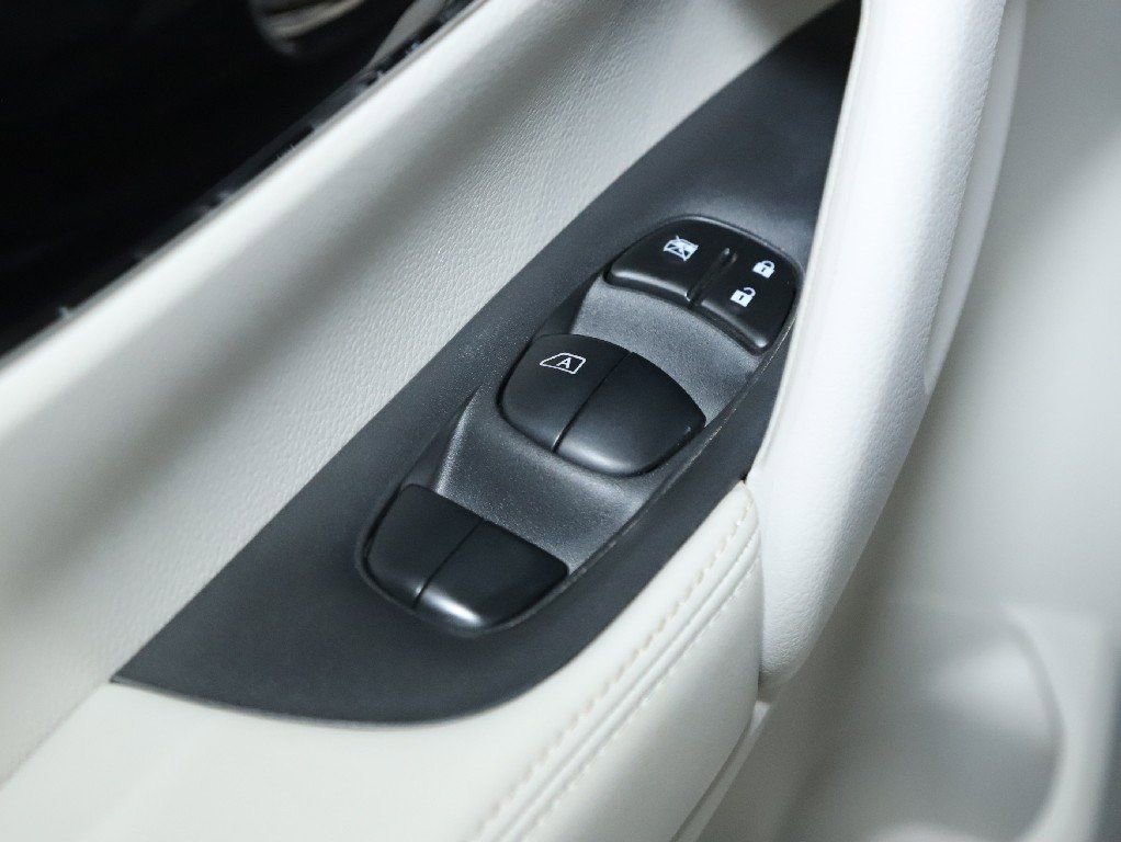 Certified 2022 Nissan Rogue Sport SV image 17